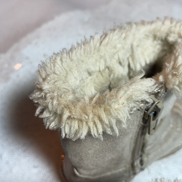 Girls Dora the Explorer toddler boots. Size 5 1/2 - Picture 8 of 11